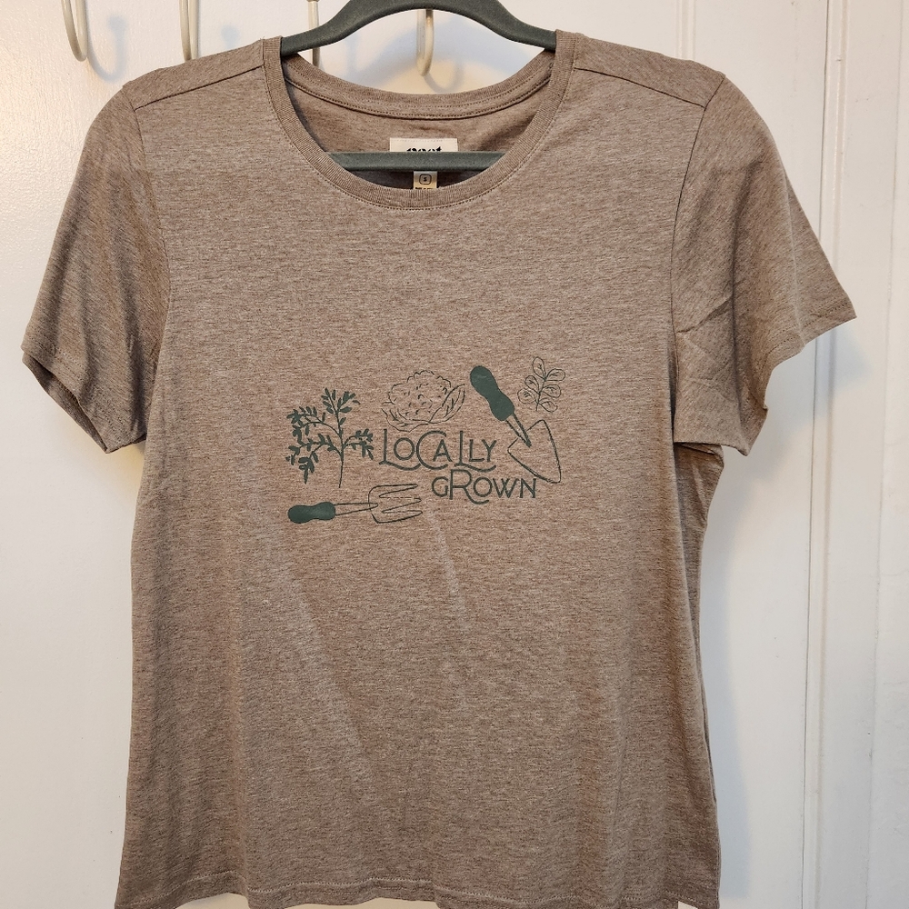 NWT-Pact Women's  100% organic cotton Neck Tee